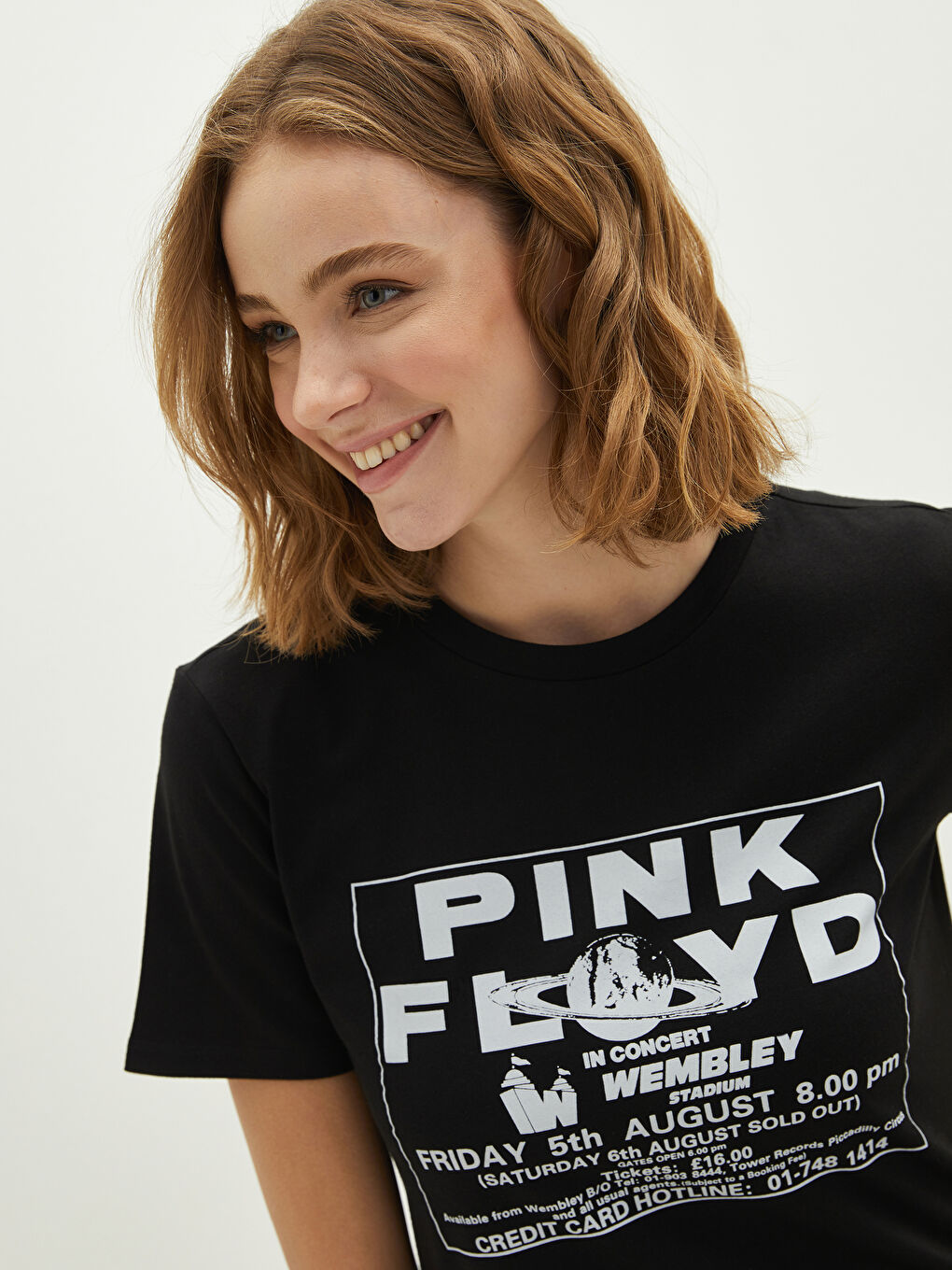 LCW Vision Crew Neck Pink Floyd Printed Short Sleeve Cotton Women's T-Shirt -S1J617Z8-HFF