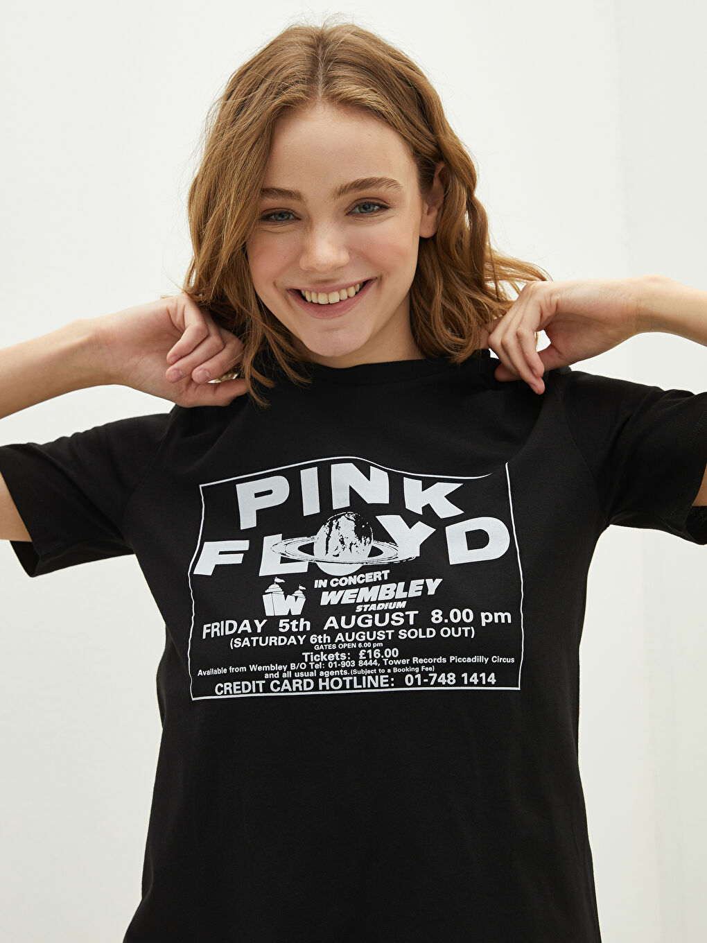 LCW Vision Crew Neck Pink Floyd Printed Short Sleeve Cotton Women's T-Shirt -S1J617Z8-HFF