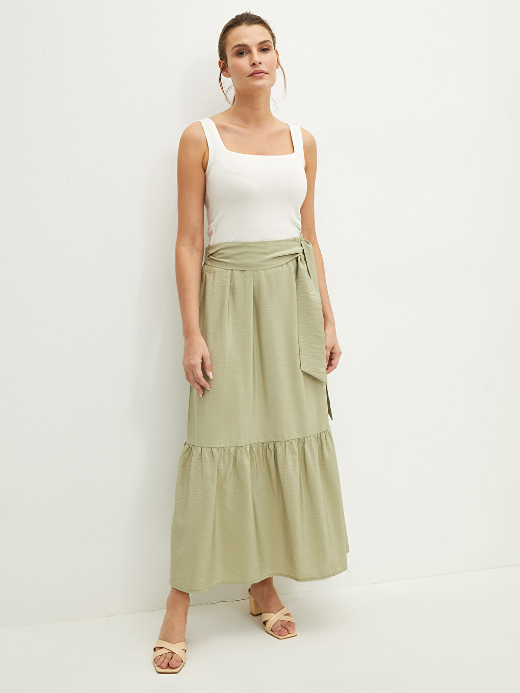 Yeşil Beli Lastikli Düz Kuşak Detaylı Armürlü Kadın Etek-1