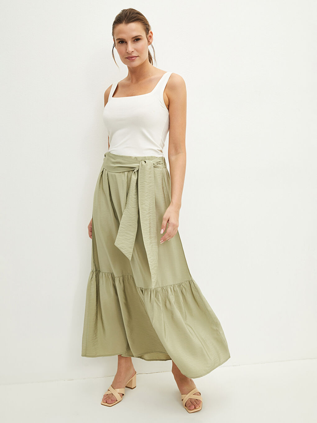 Yeşil Beli Lastikli Düz Kuşak Detaylı Armürlü Kadın Etek-2