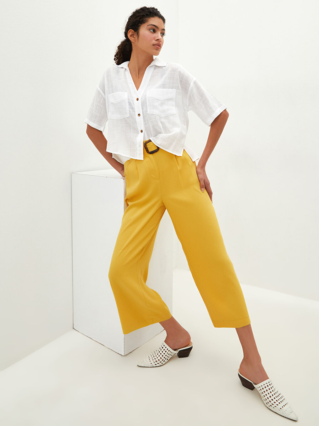 Sarı Beli Kemerli Rahat Kalıp Kadın Pantolon-3