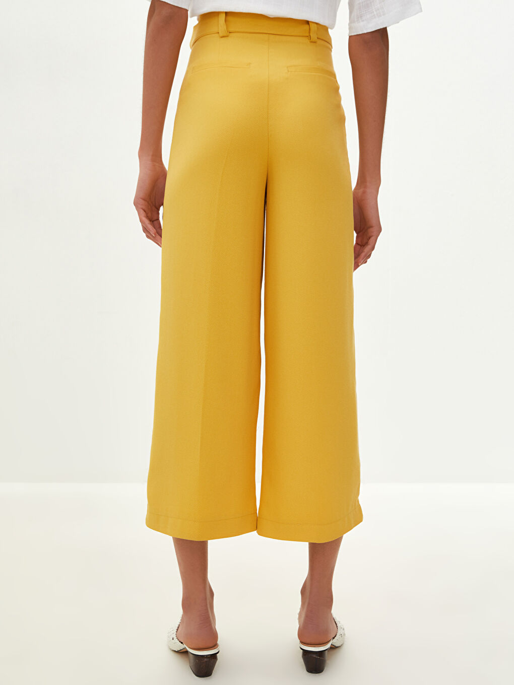 Sarı Beli Kemerli Rahat Kalıp Kadın Pantolon-2
