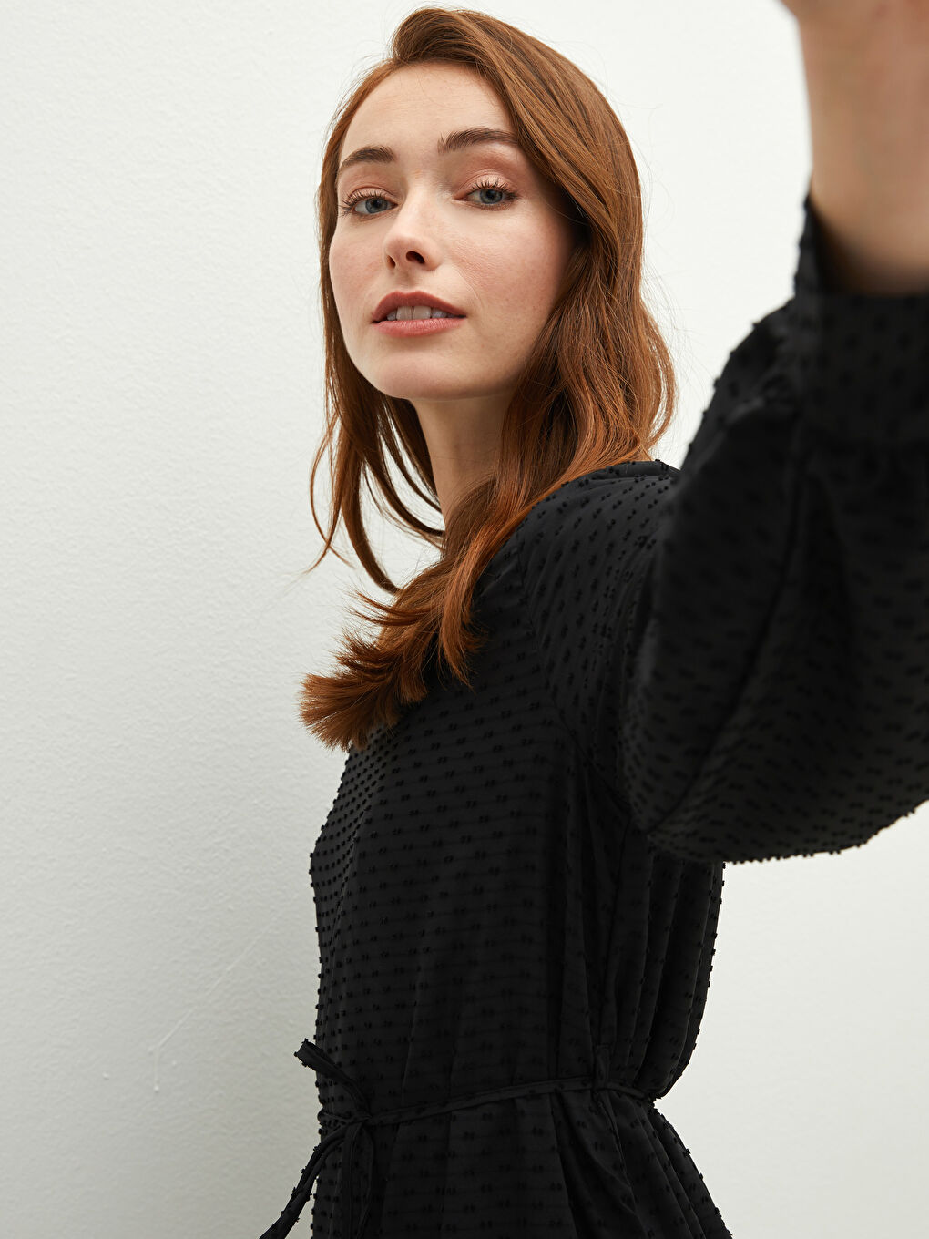 Siyah Bisiklet Yaka Desenli Uzun Kollu Kadın Şifon Elbise-4