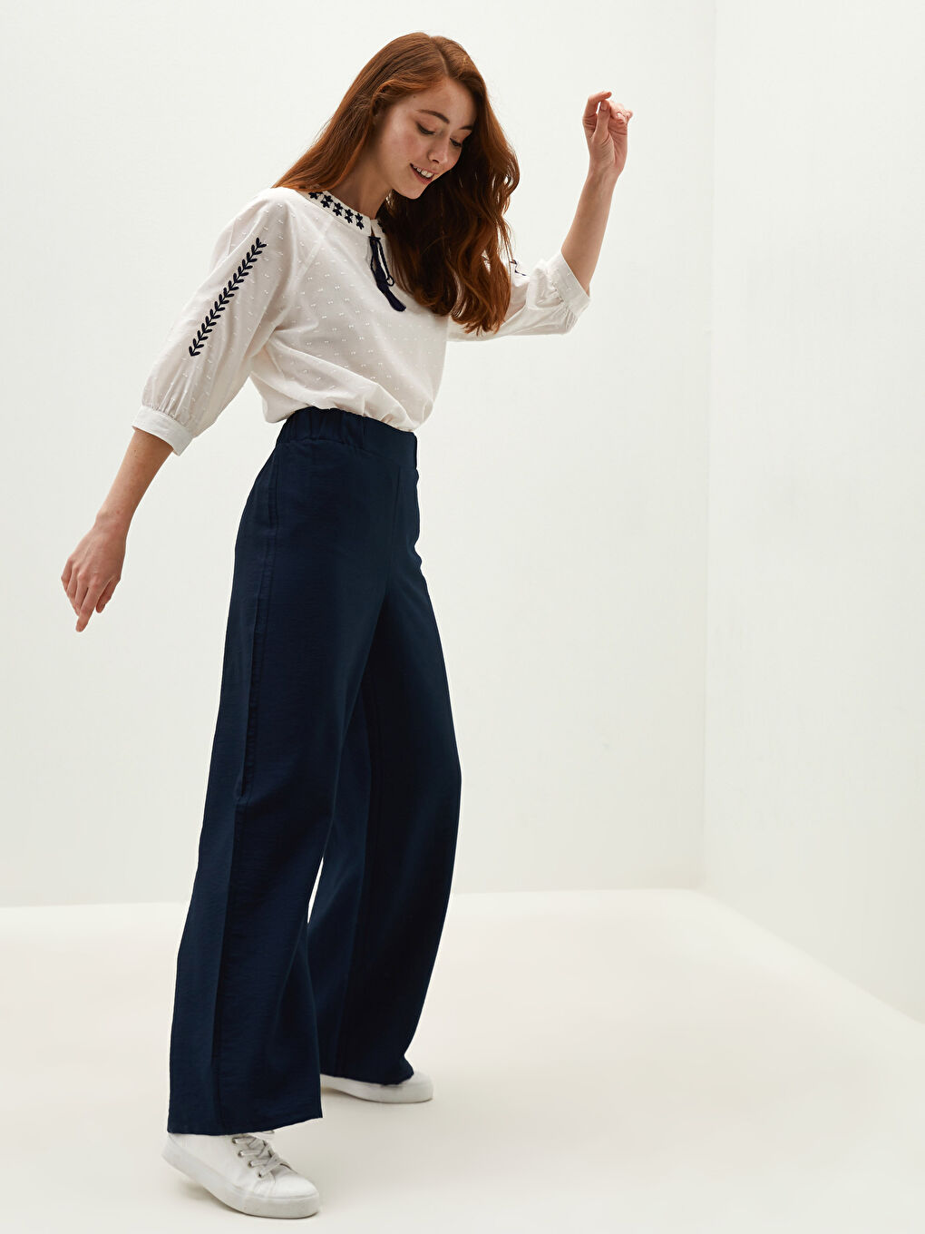 Pantalon Femme Coupe Droite En Tissu Belmando À Taille Élastique-1