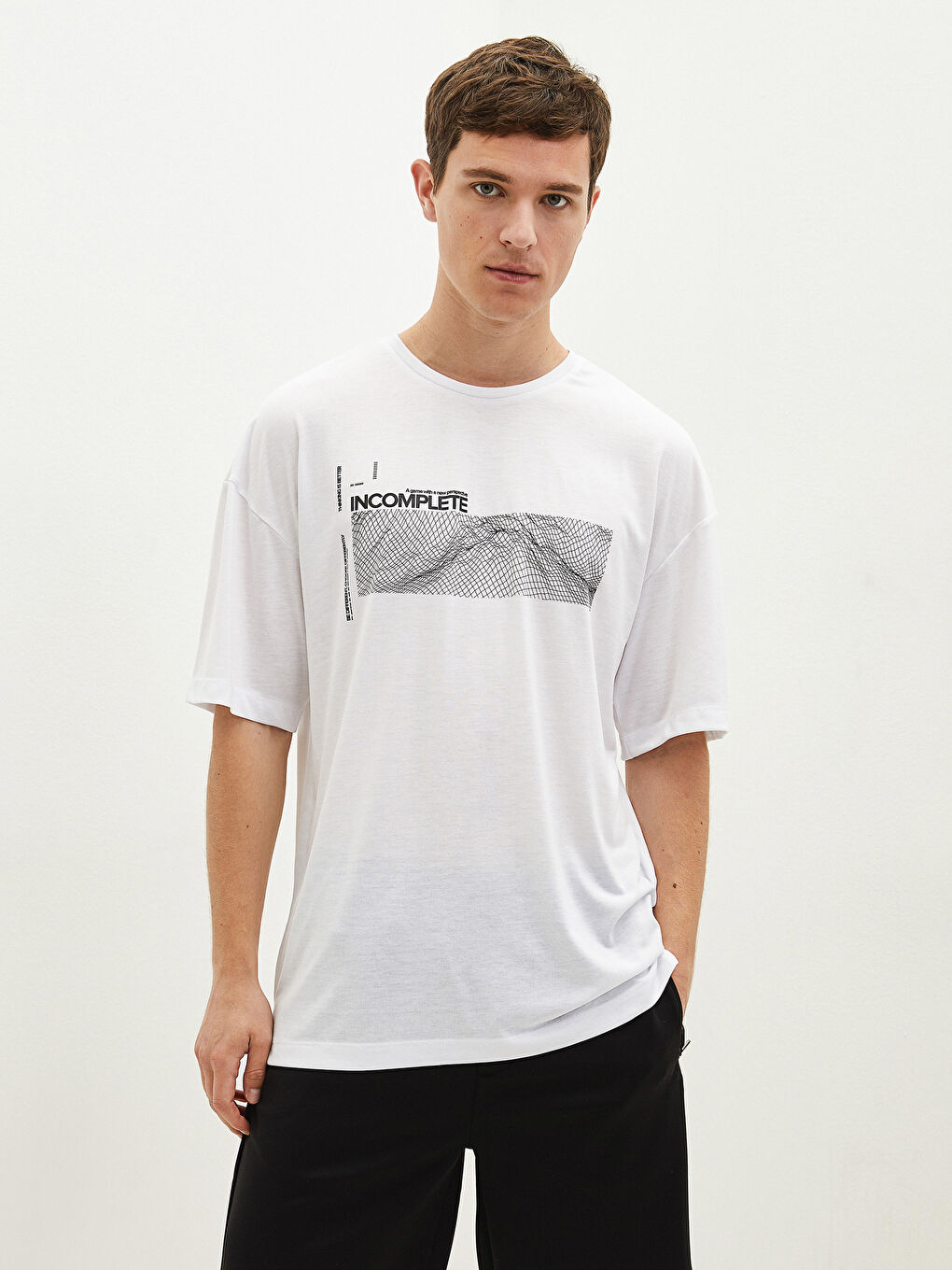 Beyaz Bisiklet Yaka Kısa Kollu Baskılı Penye Erkek Tişört