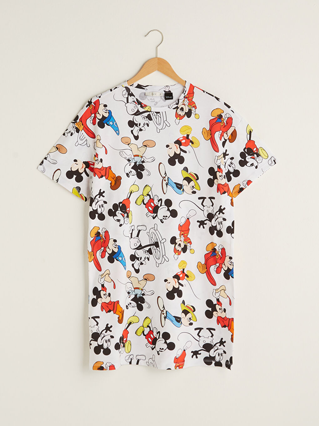فستان نسائي قطني بطبعة ميكي ماوس برقبة دائرية وكم قصير-8