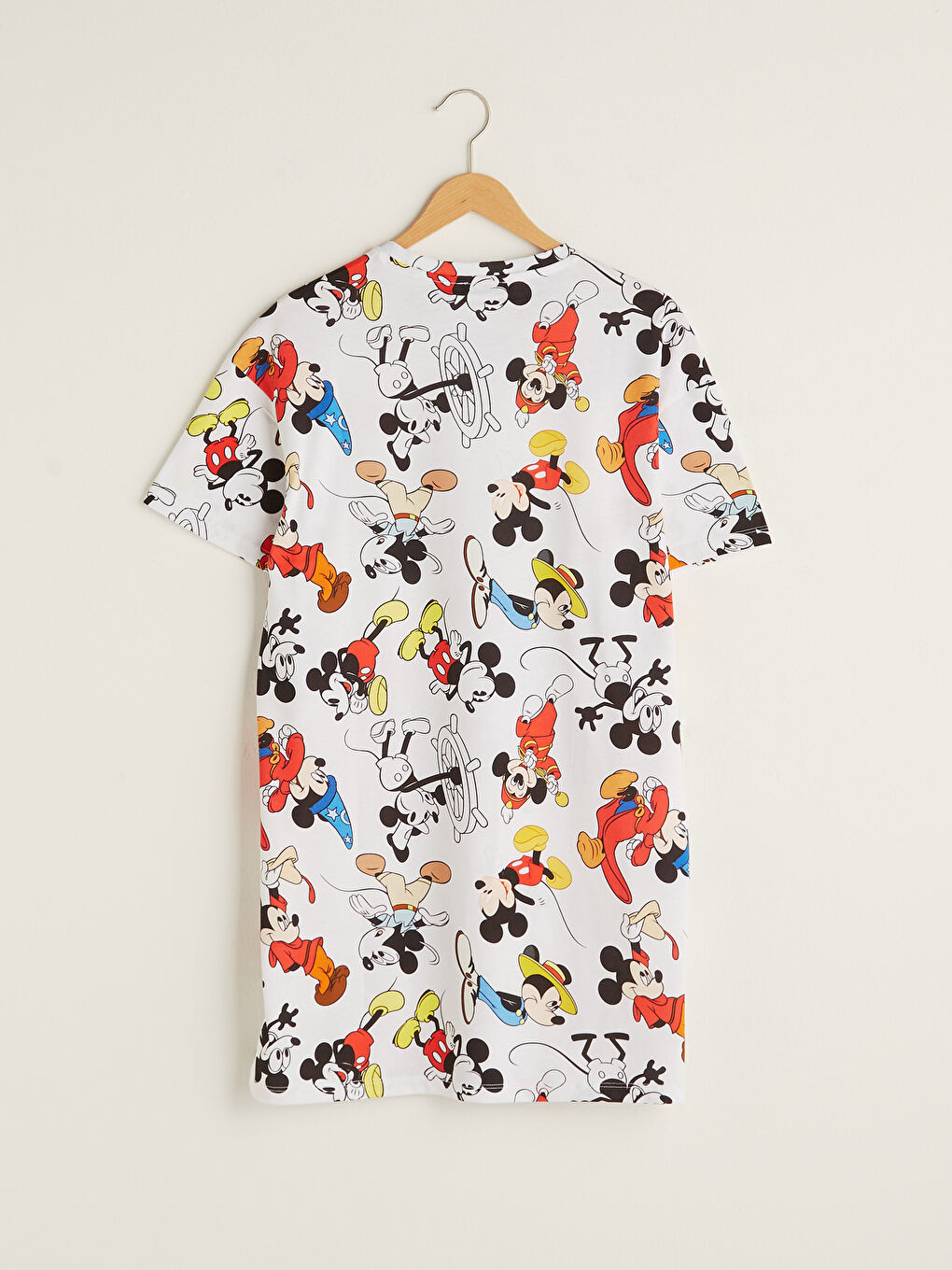 فستان نسائي قطني بطبعة ميكي ماوس برقبة دائرية وكم قصير-9