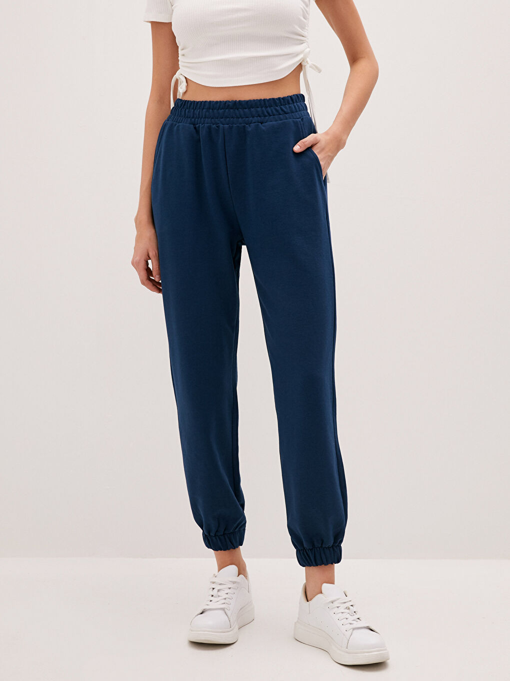 Elastic Waist Regular Pocket Detailed Women's Sweatpants-3