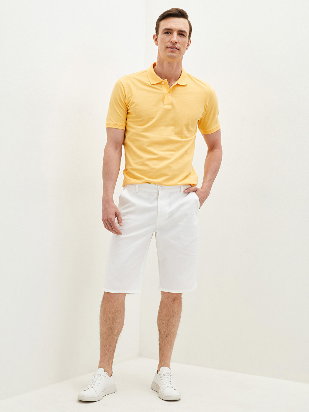 Beyaz Standart Kalıp Gabardin Erkek Şort-1