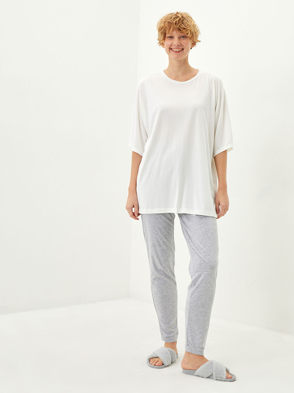 Ekru Bisiklet Yaka Düz Kısa Kollu Kadın Pijama Üst-2