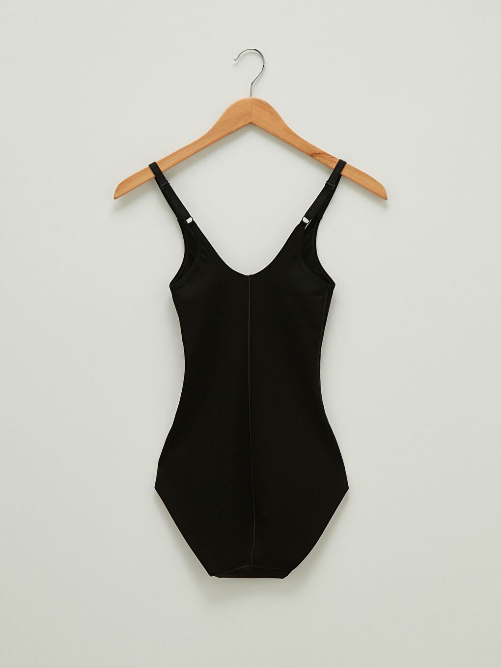 Siyah V Yaka Düz Askılı Kadın Çıtçıtlı Body-1