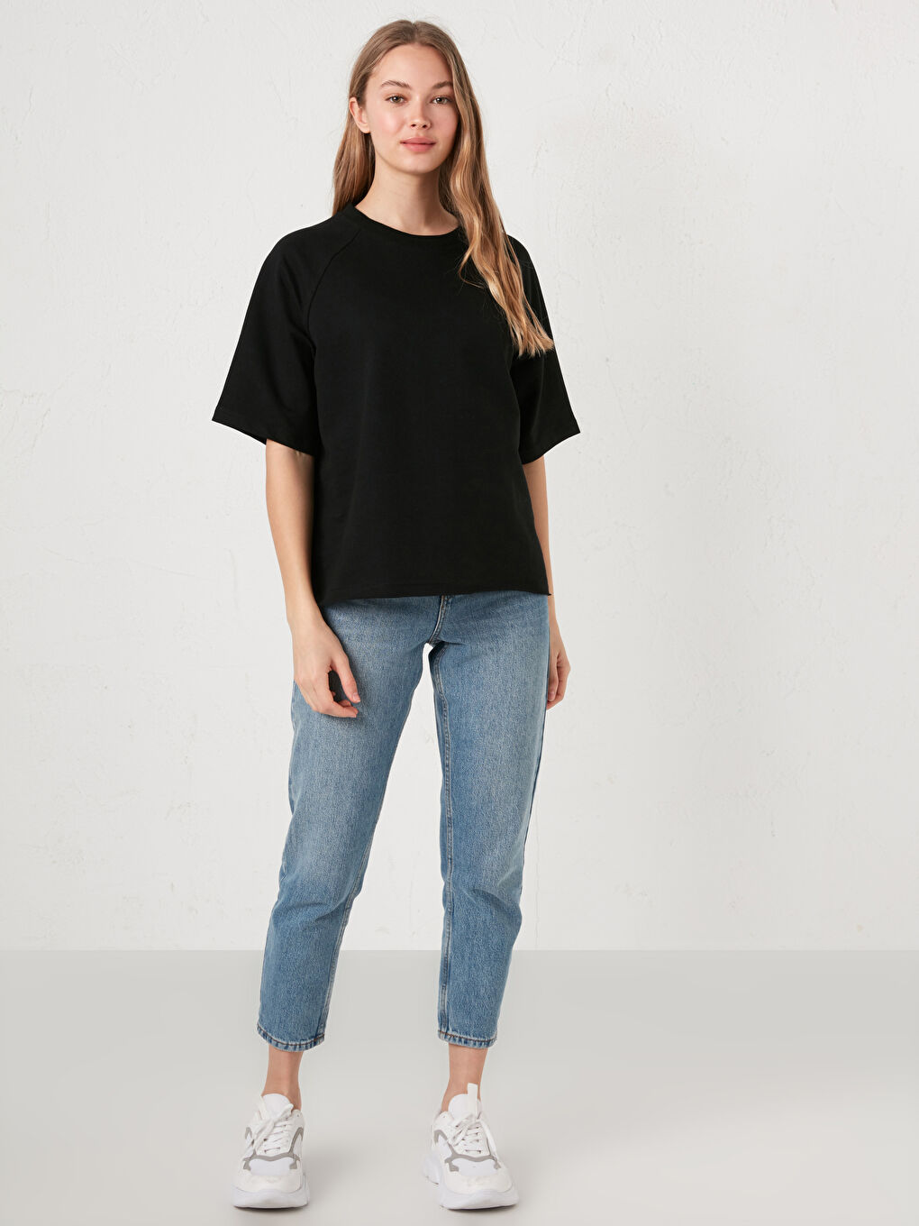 Siyah Bisiklet Yaka Düz Kısa Kollu Kadın Tişört-9