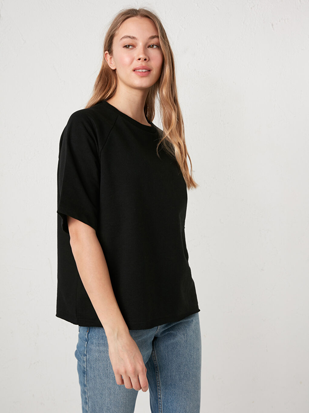 Siyah Bisiklet Yaka Düz Kısa Kollu Kadın Tişört-11