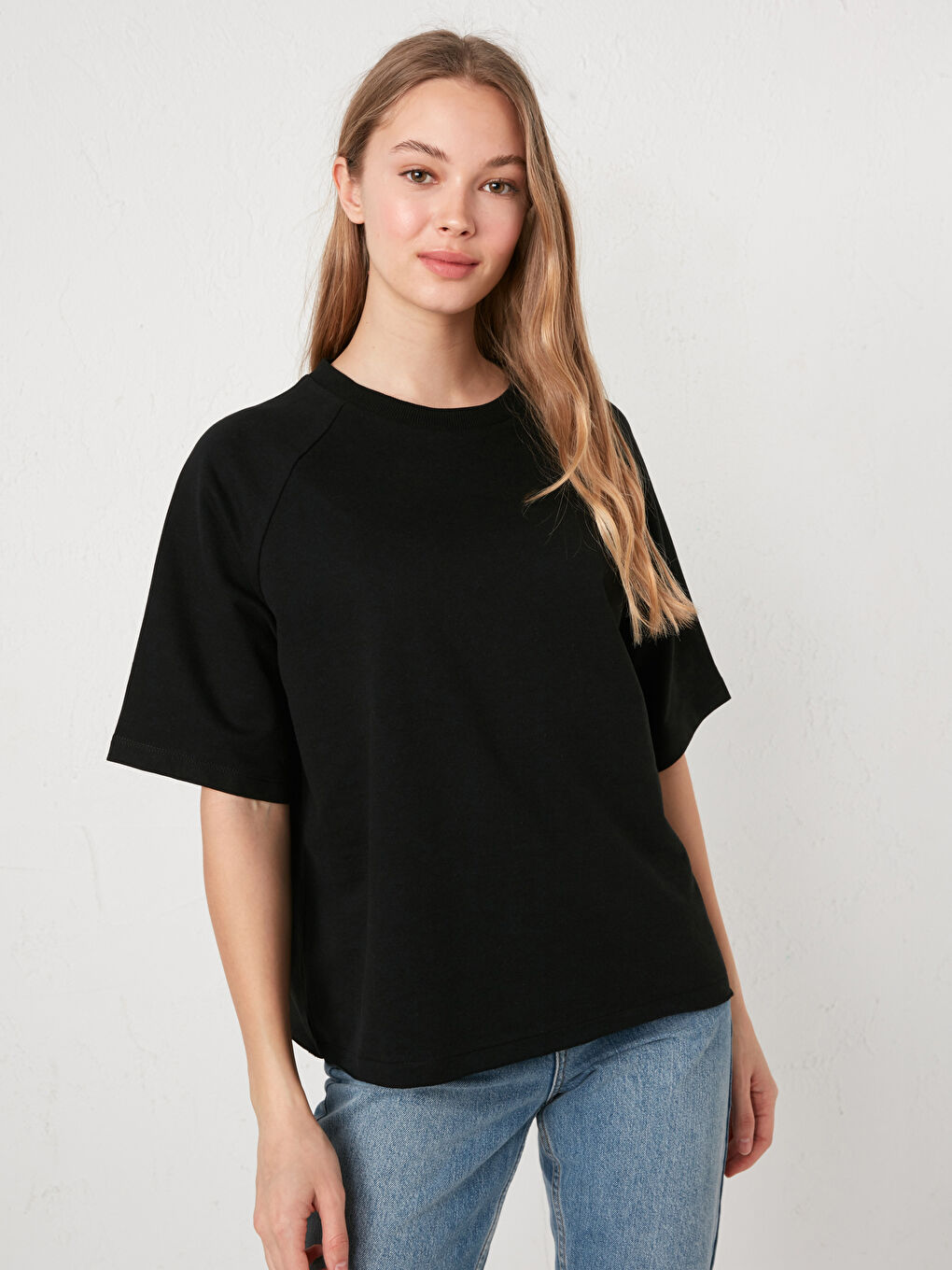 Siyah Bisiklet Yaka Düz Kısa Kollu Kadın Tişört-5