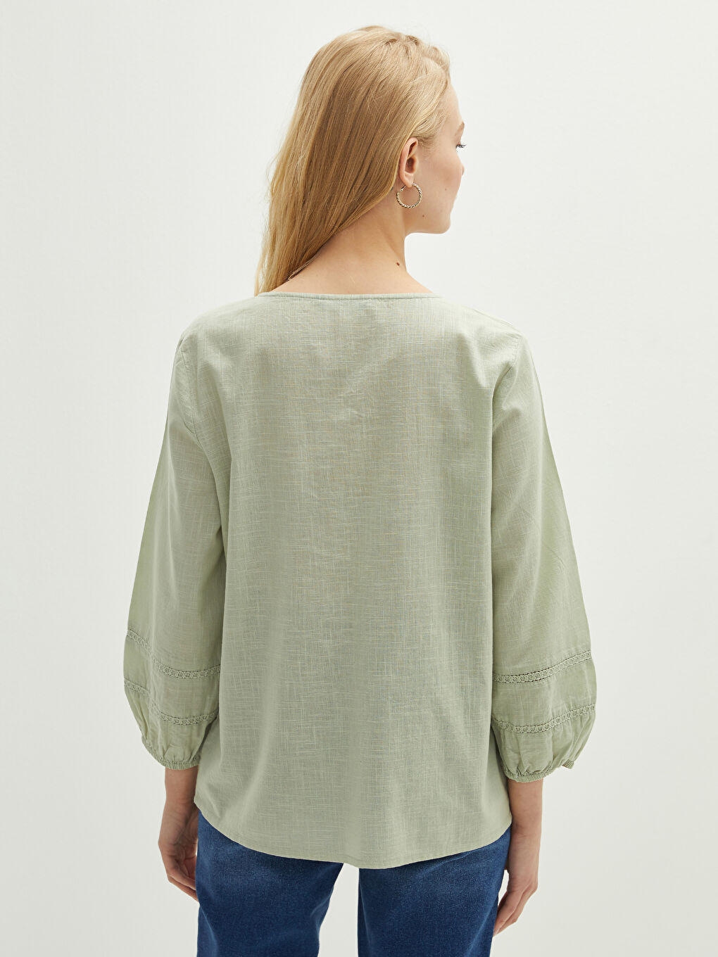 بلوزة قطن مطرزة بياقة مربعة للسيدات-6