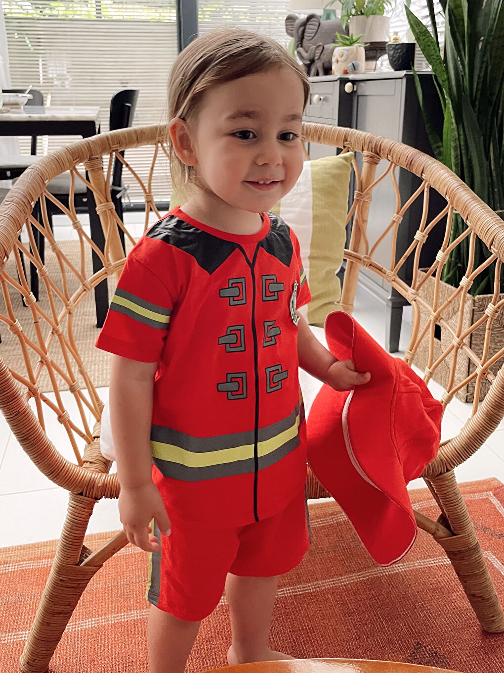 طقم أطفال أولادي قطن مطبوع بأكمام قصيرة ورقبة دائرية زي رجل الإطفاء مع قبعة-4