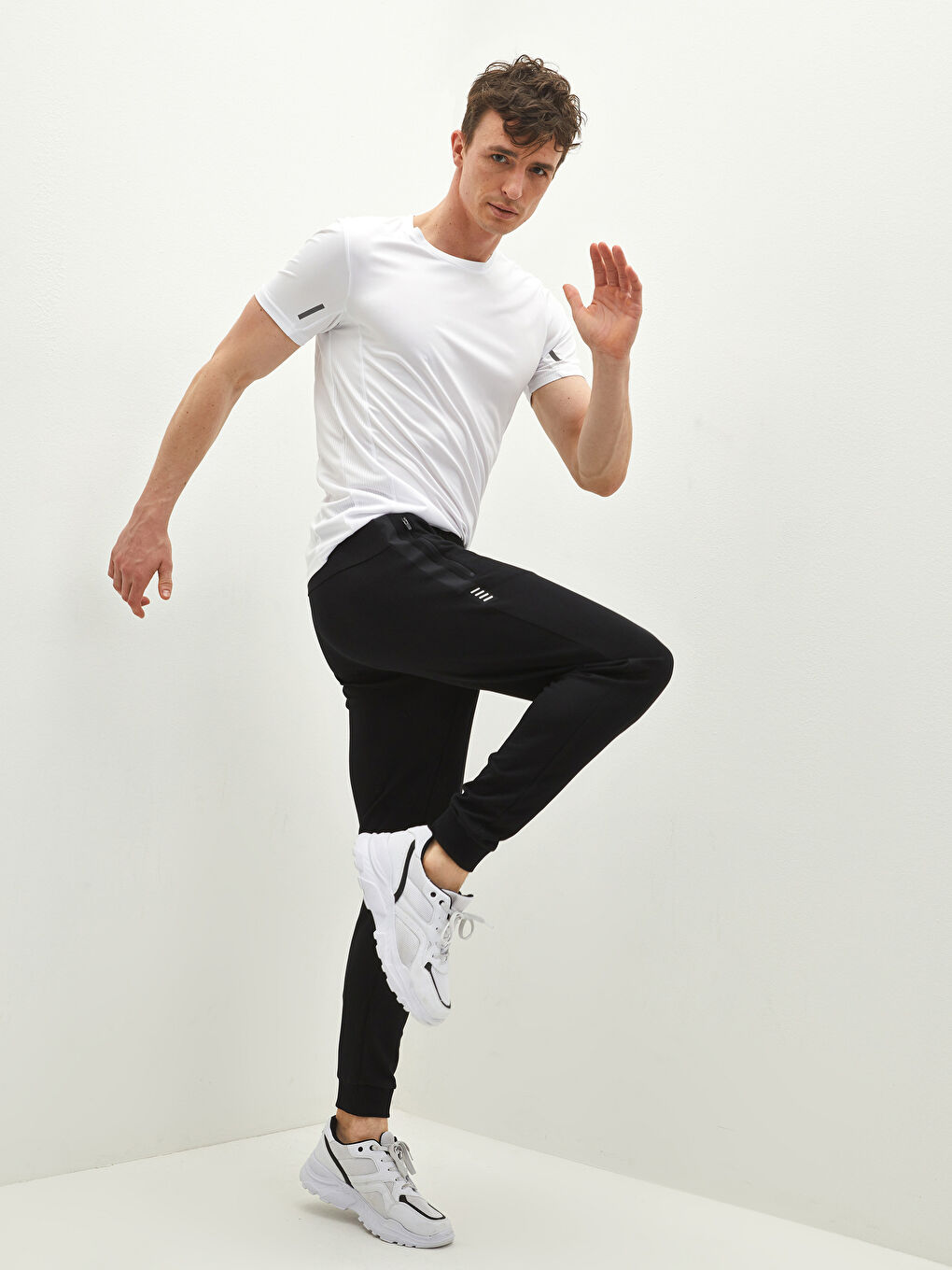 Siyah Standart Kalıp Erkek Jogger Eşofman Altı-2