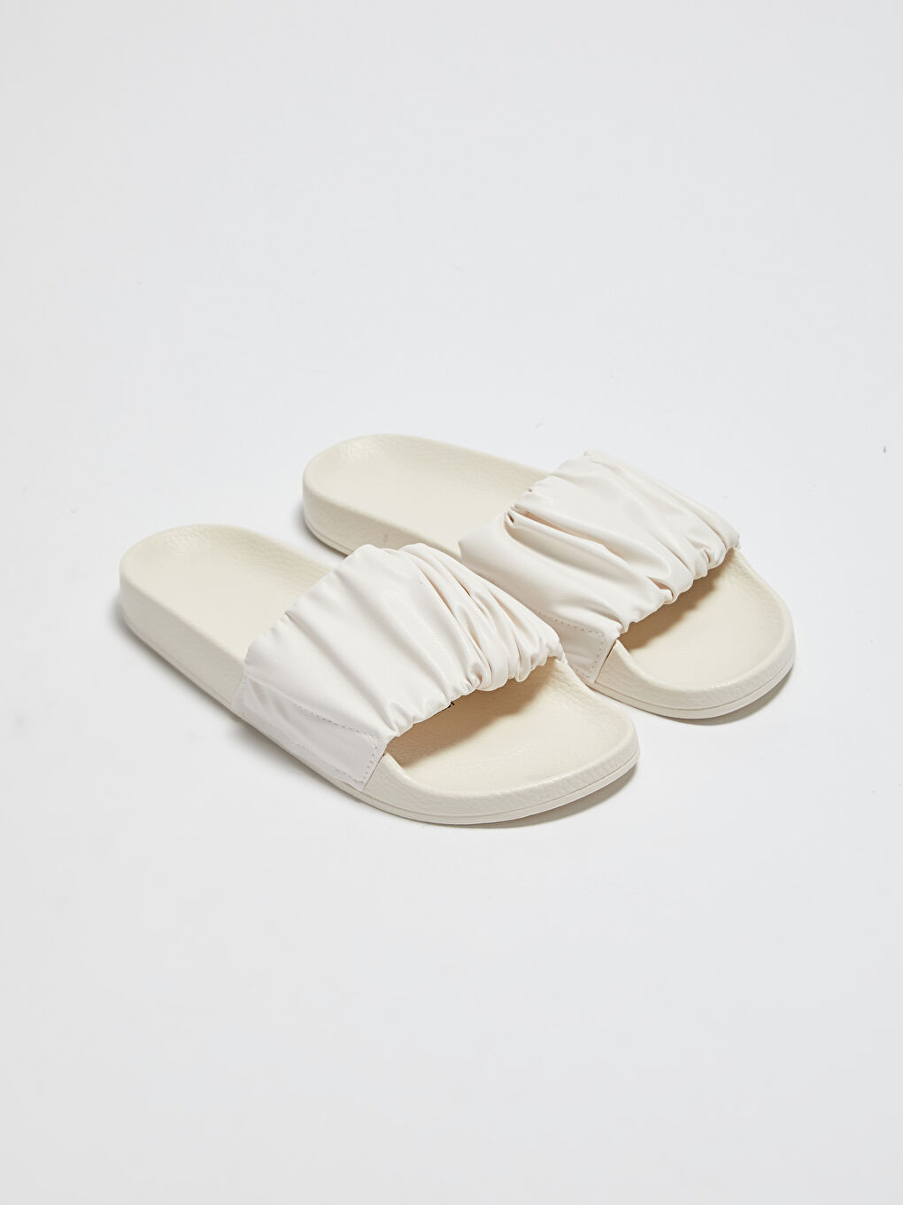 Beyaz Deri Görünümlü Tek Bantlı Kadın Terlik-4