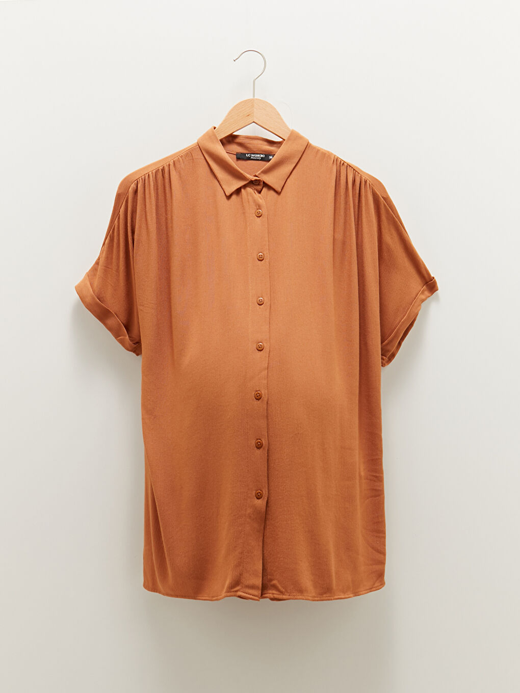 Kahverengi Önden Düğme Kapamalı Düz Kısa Kollu Krinkle Kumaş Hamile Gömlek-4