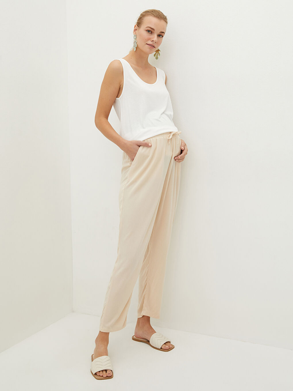 Bej Beli Lastikli Düz Cep Detaylı Viskon Hamile Pantolon-3