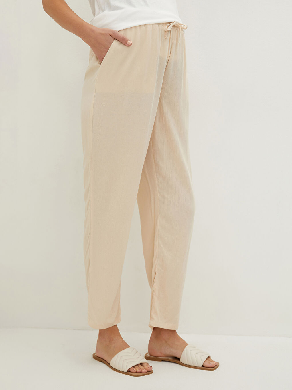 Bej Beli Lastikli Düz Cep Detaylı Viskon Hamile Pantolon-4