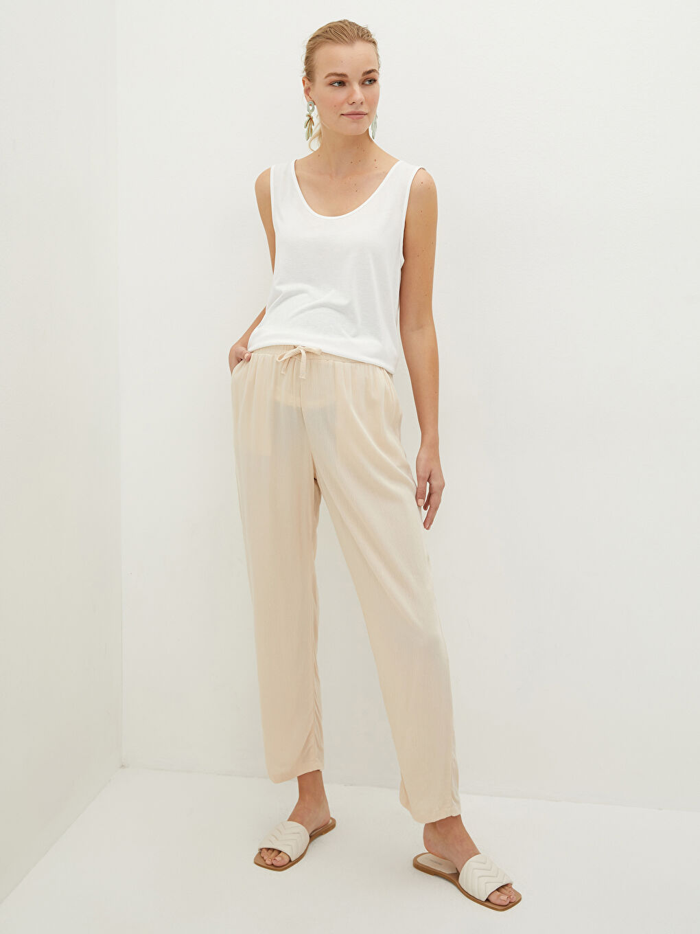 Bej Beli Lastikli Düz Cep Detaylı Viskon Hamile Pantolon-1