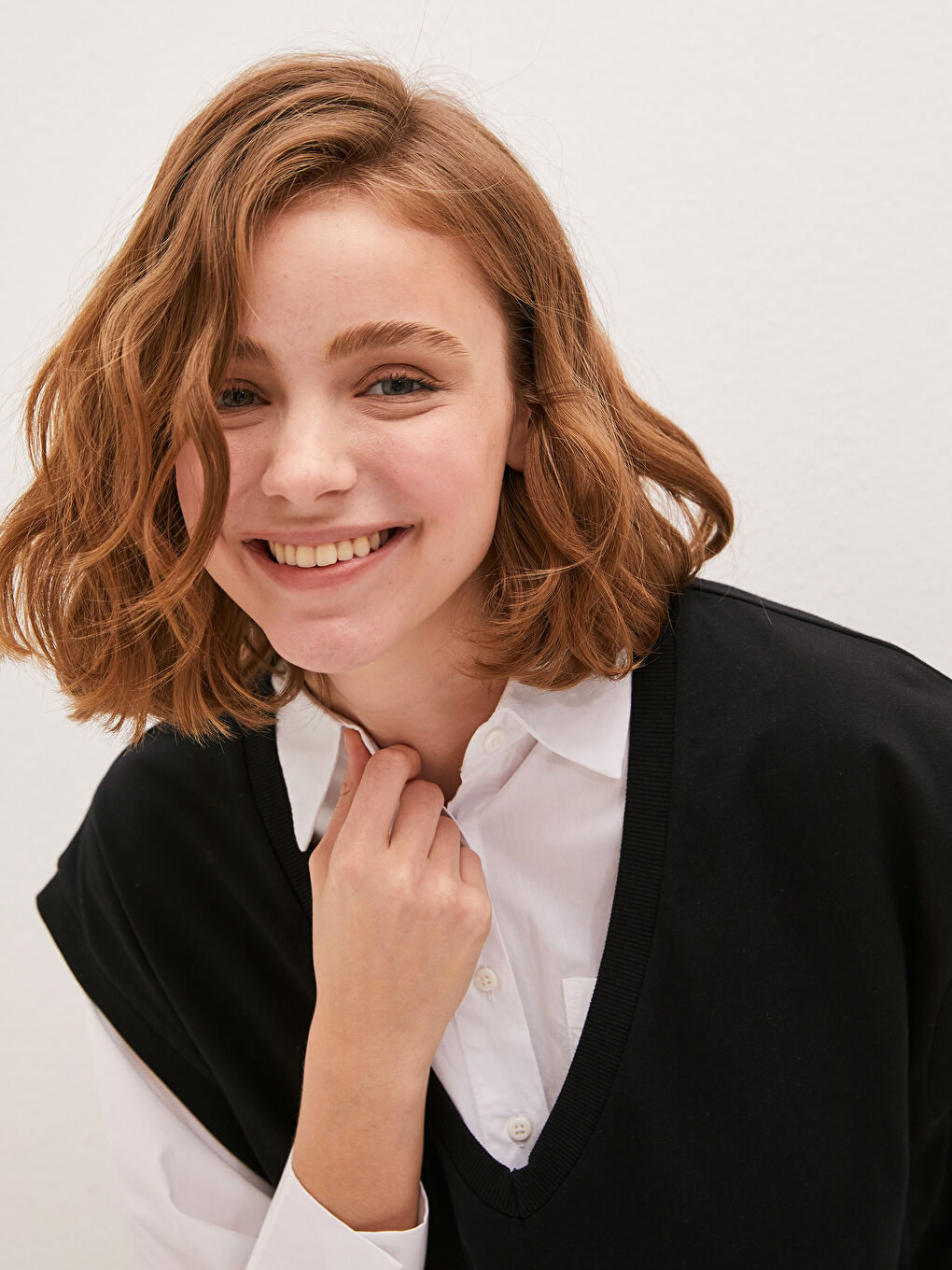 Siyah V Yaka Düz Oversize Kadın Süveter-1