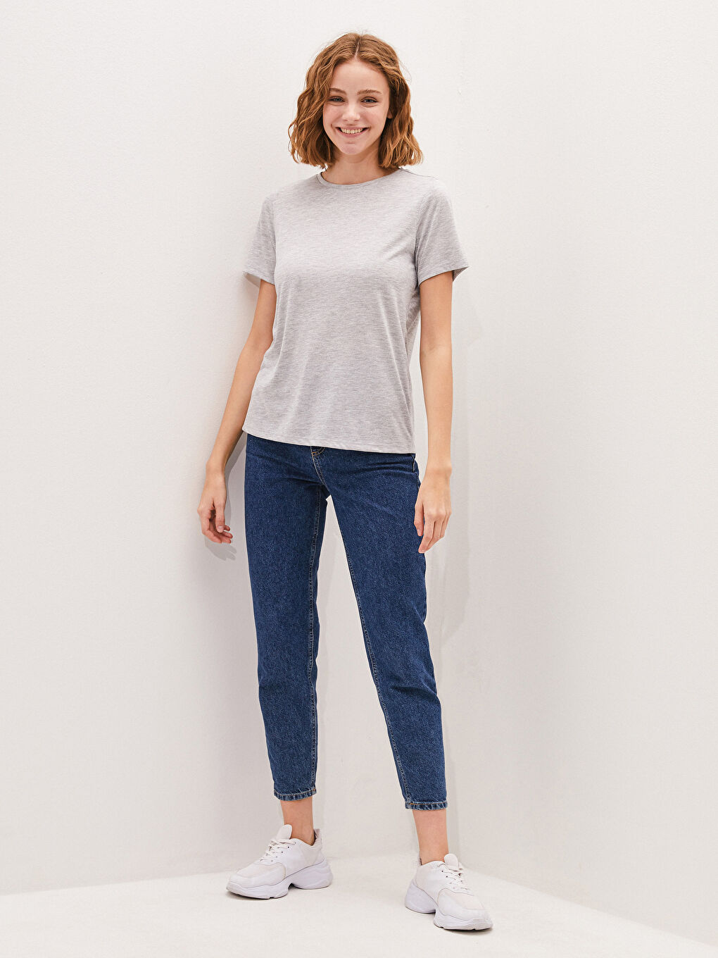 Gri Bisiklet Yaka Düz Kısa Kollu Kadın Tişört-2