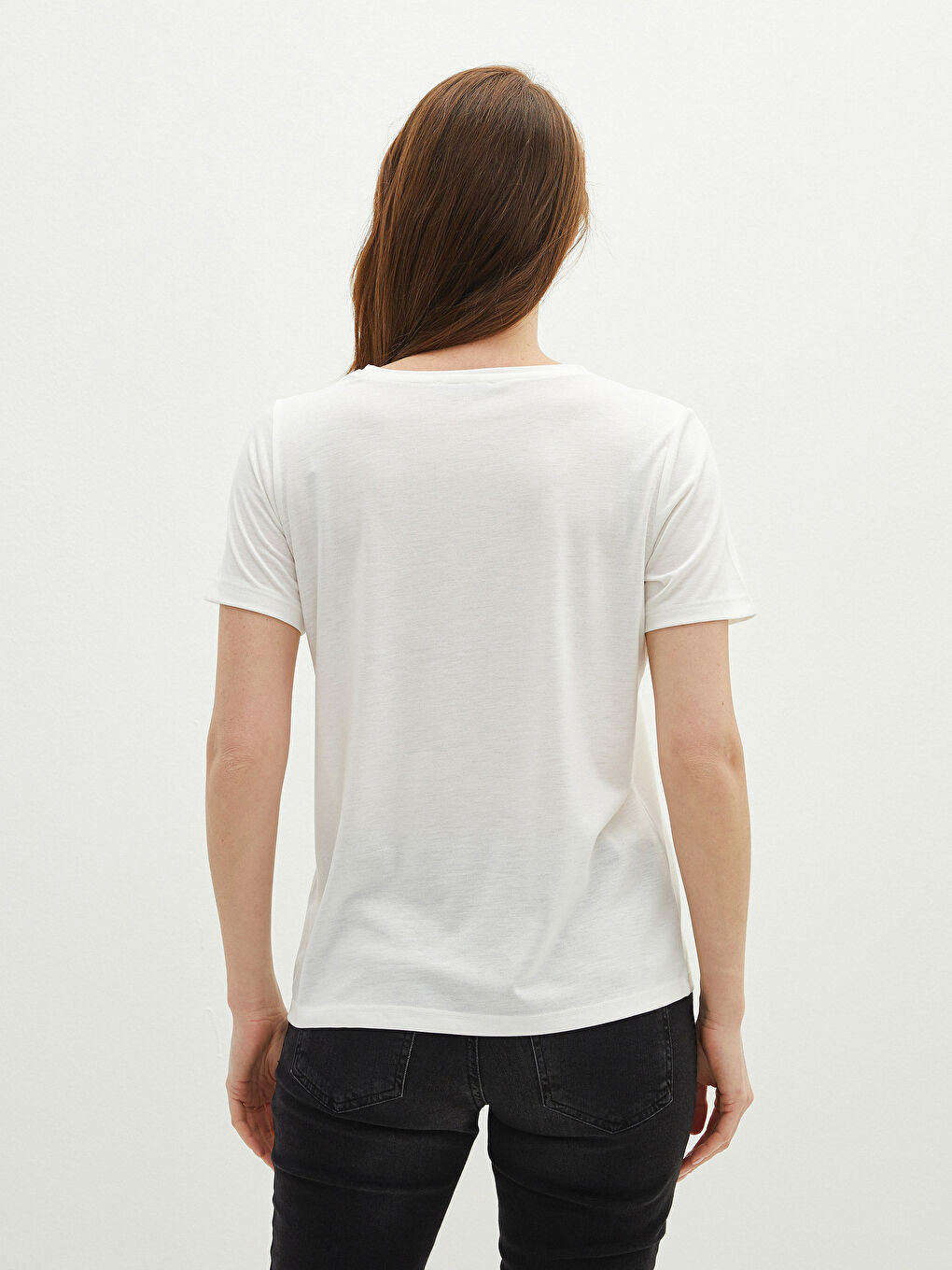 Beyaz Bisiklet Yaka Düz Kısa Kollu Kadın Tişört-3