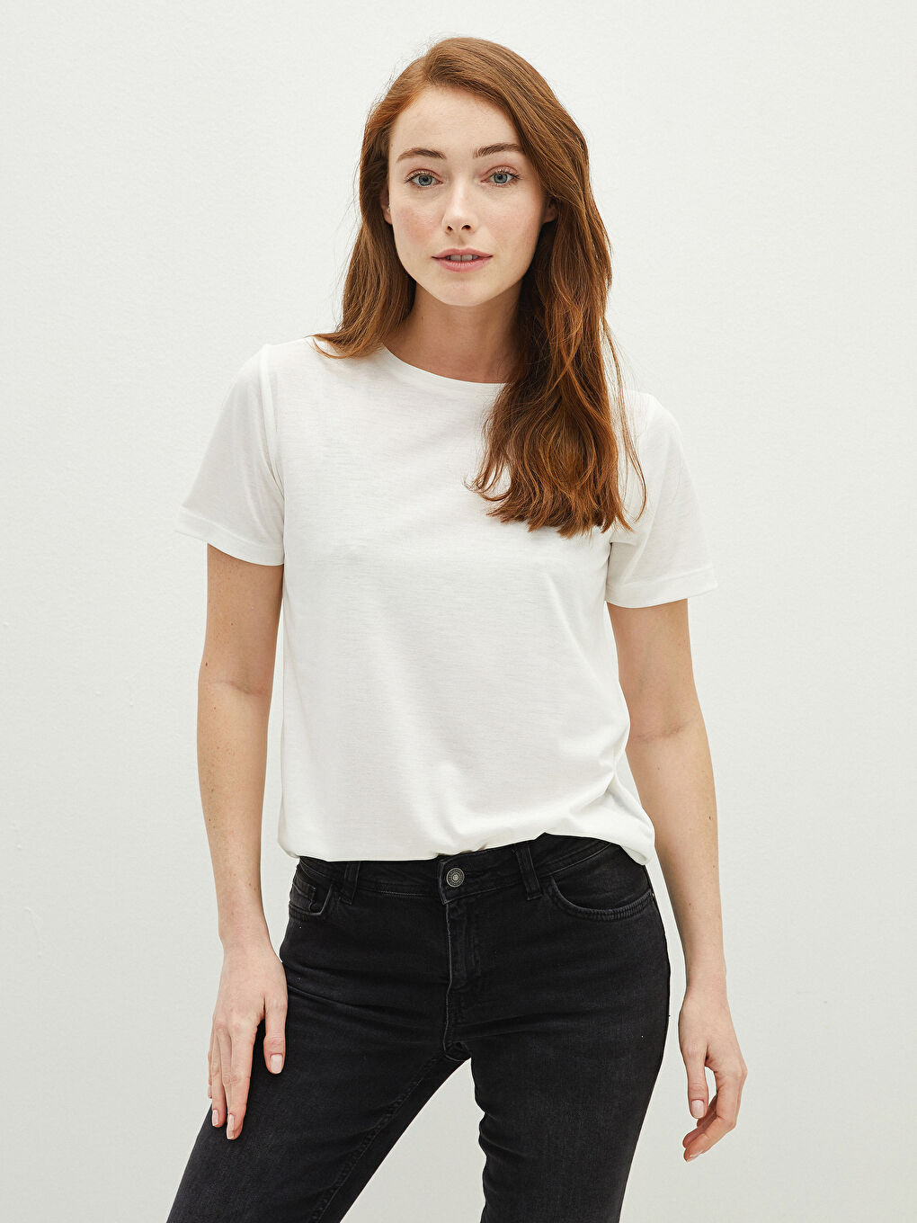 Beyaz Bisiklet Yaka Düz Kısa Kollu Kadın Tişört-4