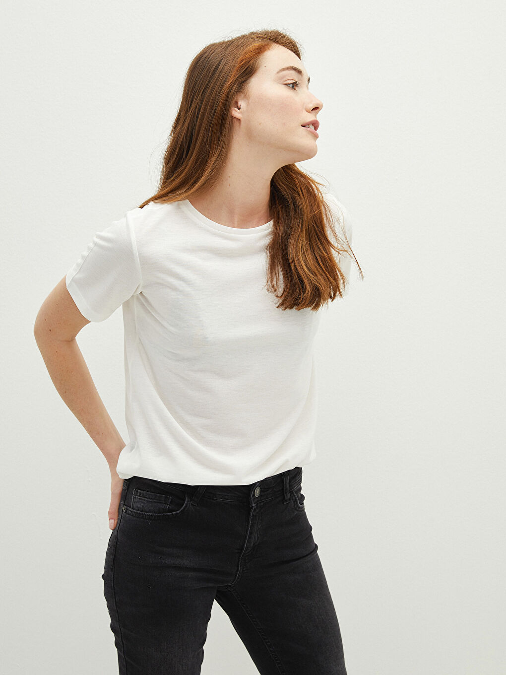 Beyaz Bisiklet Yaka Düz Kısa Kollu Kadın Tişört