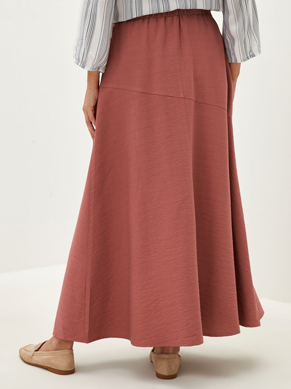 جيبة نسائية كلوش بتفاصيل أزرار-2