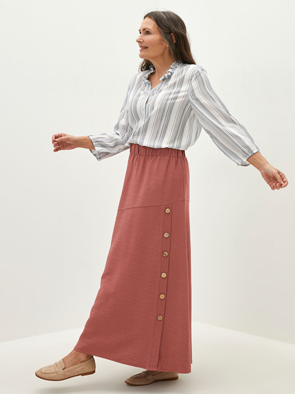 جيبة نسائية كلوش بتفاصيل أزرار-3