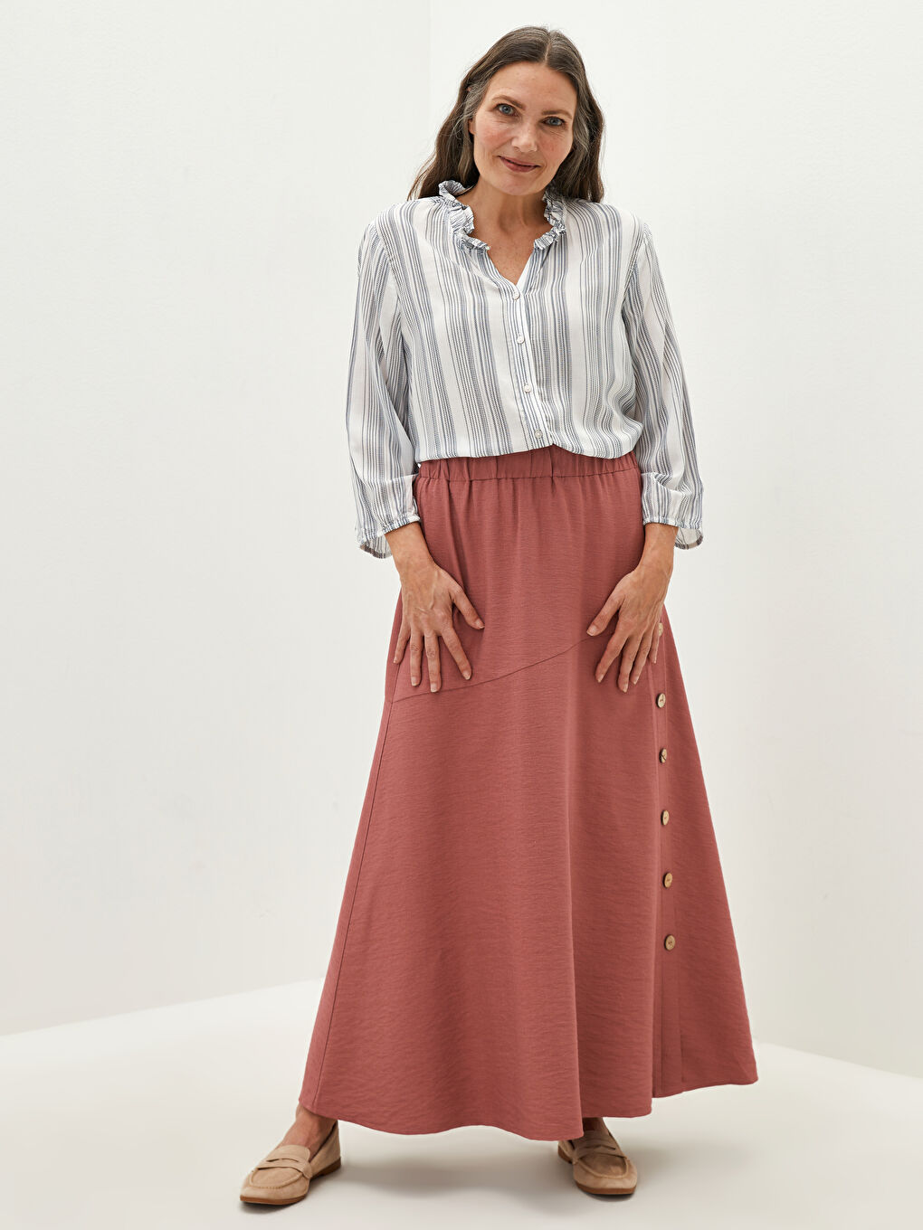 جيبة نسائية كلوش بتفاصيل أزرار