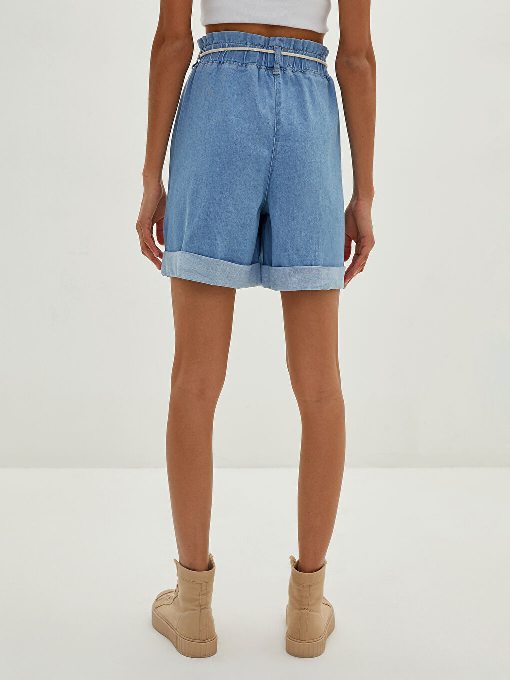 İndigo Beli Lastikli Cep Detaylı Kadın Jean Şort-4