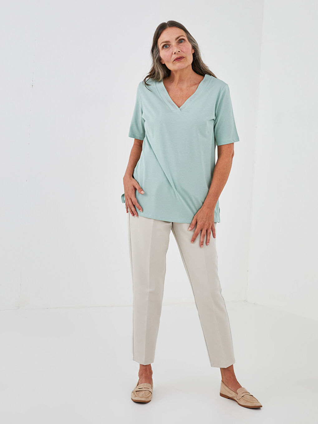 Yeşil V Yaka Taşlı Kısa Kollu Pamuklu Kadın Bluz-2