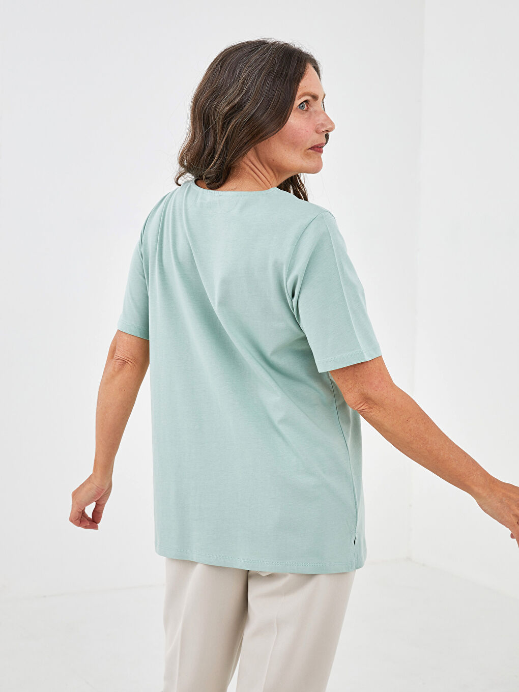 Yeşil V Yaka Taşlı Kısa Kollu Pamuklu Kadın Bluz-3