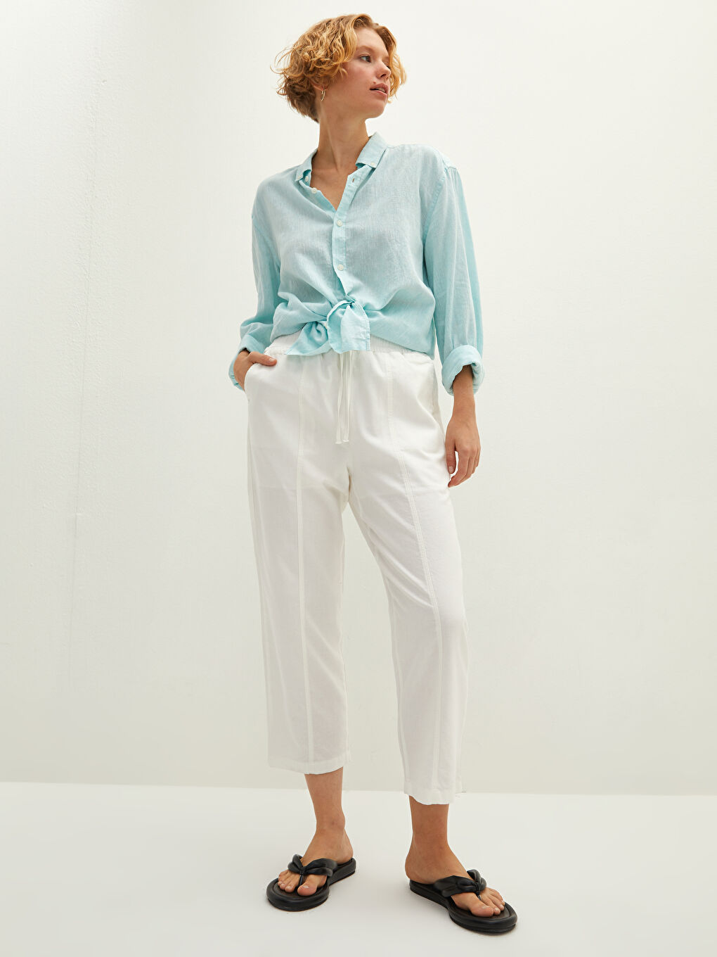 Beyaz Beli Lastikli Bol Fit Cep Detaylı Kadın Pantolon