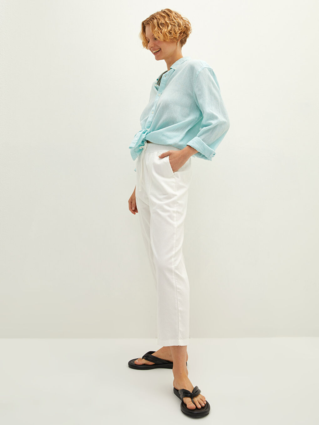 Beyaz Beli Lastikli Bol Fit Cep Detaylı Kadın Pantolon-1