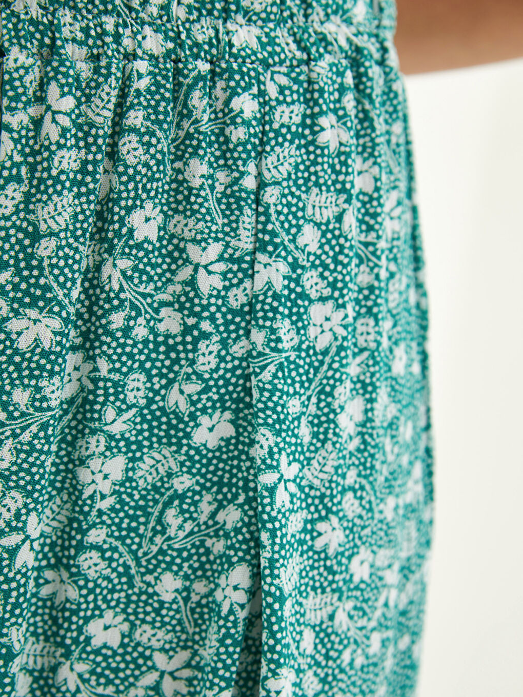 Yeşil Beli Lastikli Çiçekli Viskon Kadın Pantolon-3