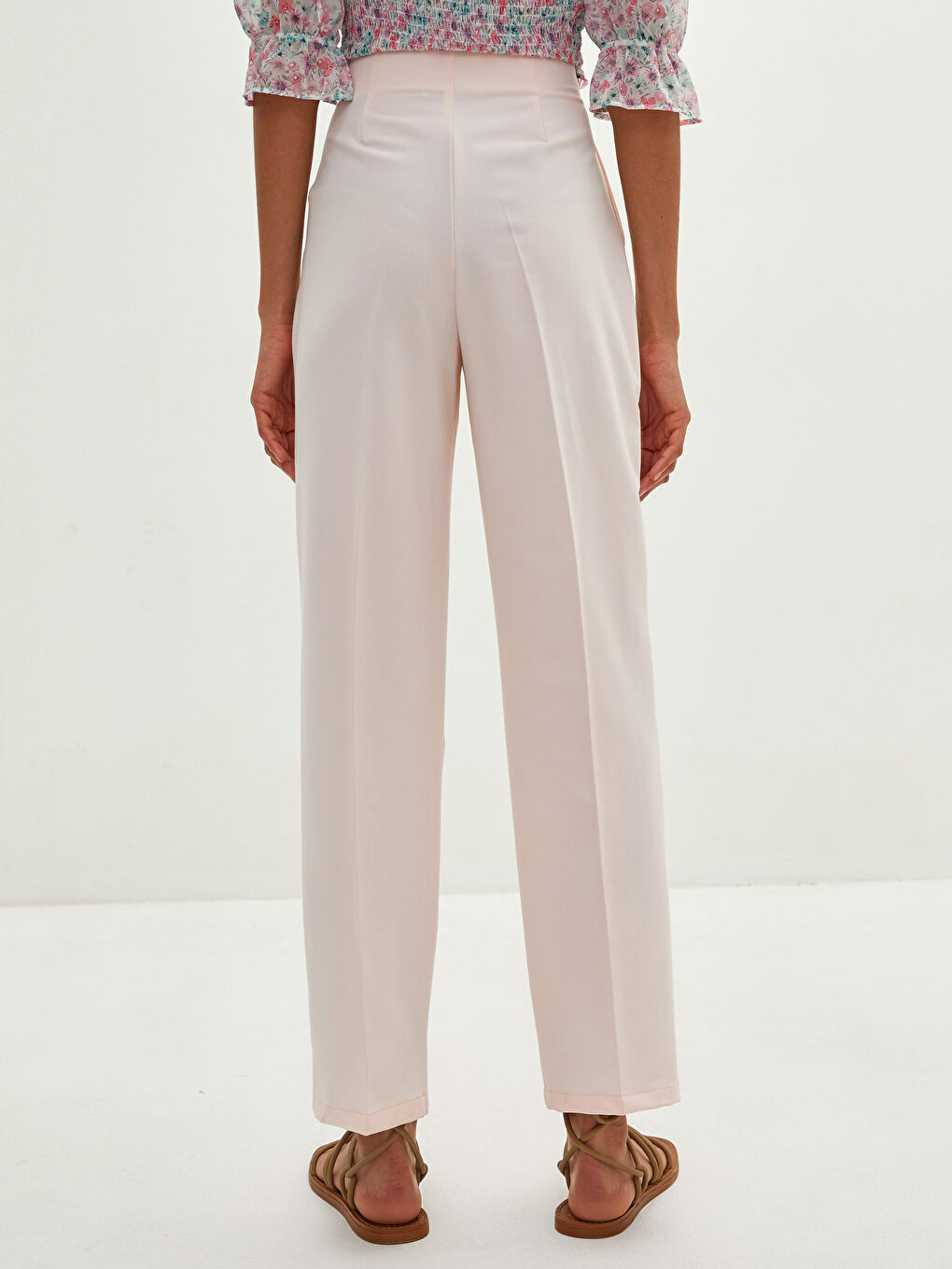 Pembe Bol Fit Düz Cep Detaylı Bilek Boy Kadın Pantolon-4