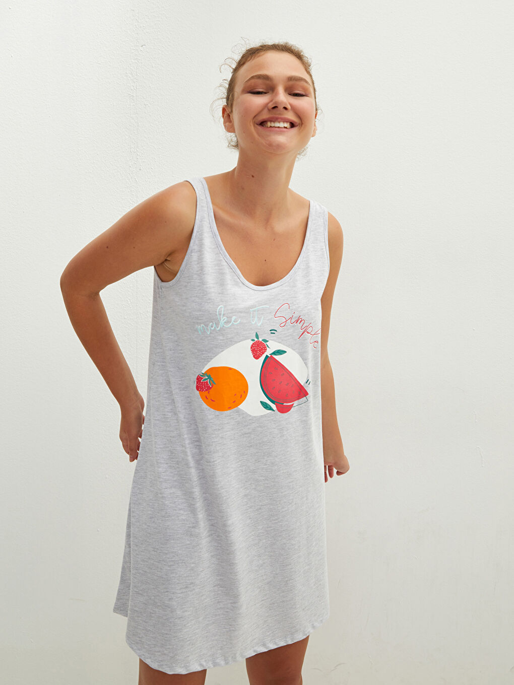 قميص نوم حريمي مطبوع برقبة U بدون حمالات-2