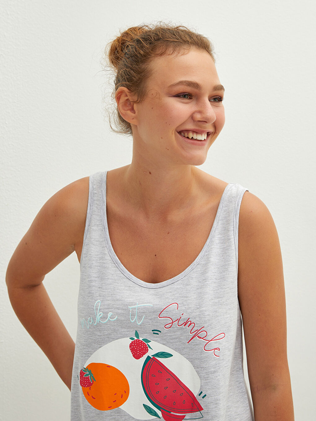 قميص نوم حريمي مطبوع برقبة U بدون حمالات-3