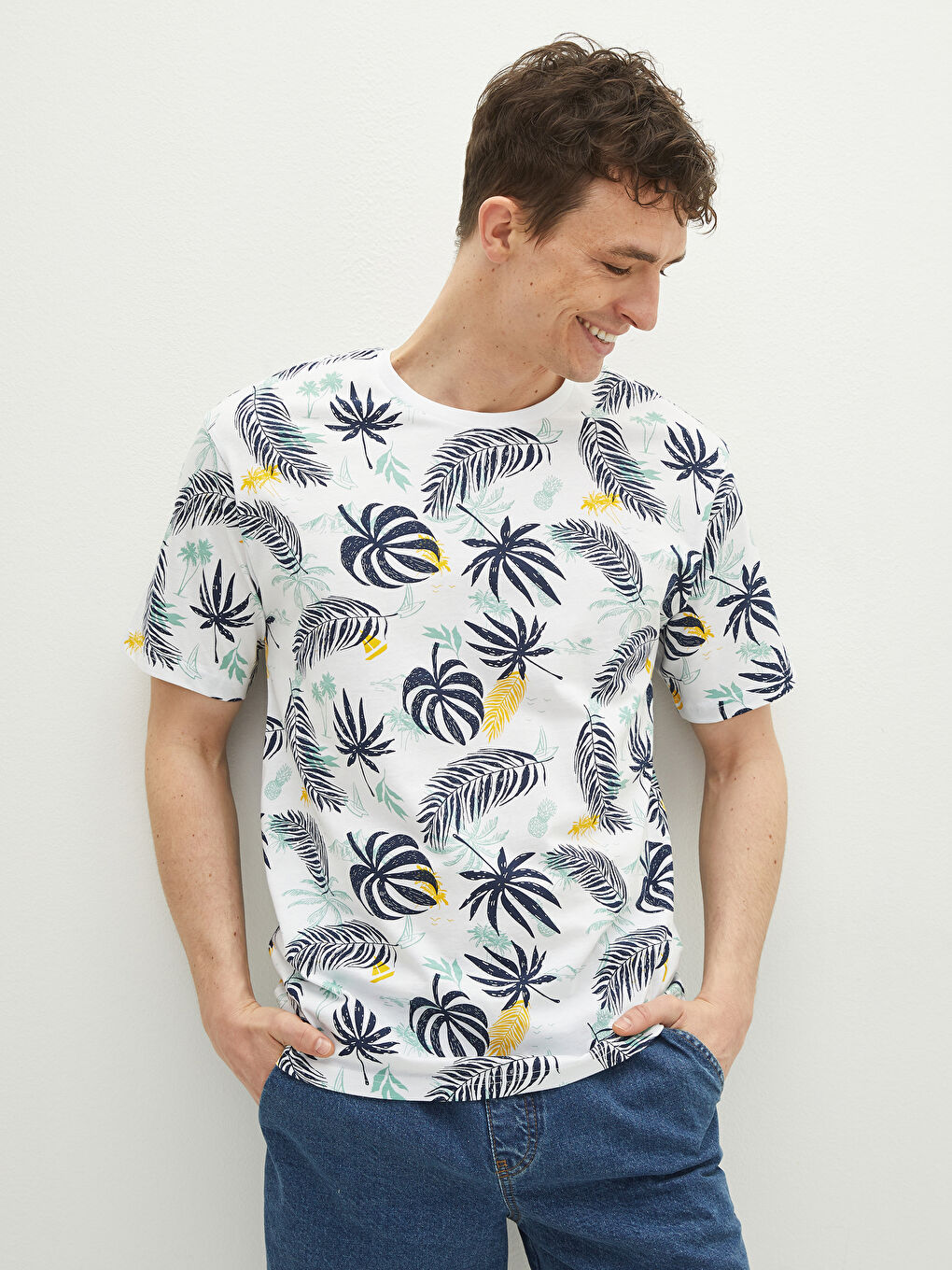 Beyaz Bisiklet Yaka Kısa Kollu Baskılı Penye Erkek Tişört