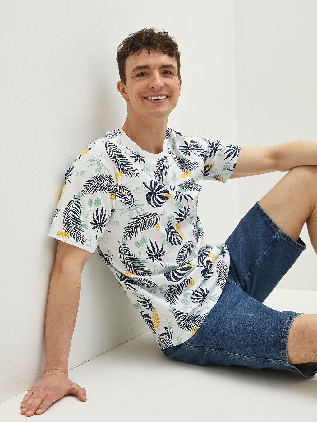 Beyaz Bisiklet Yaka Kısa Kollu Baskılı Penye Erkek Tişört-1