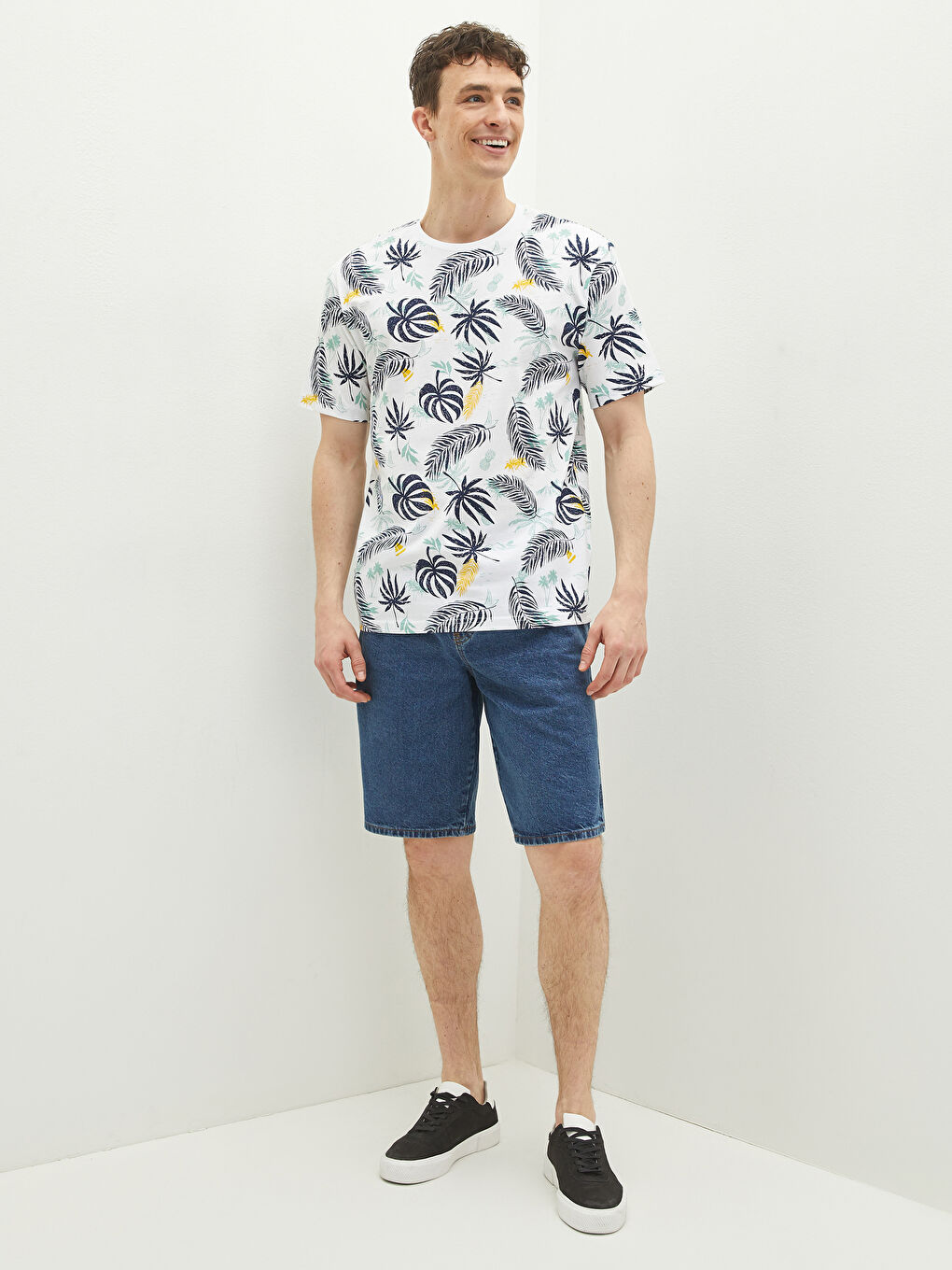 Beyaz Bisiklet Yaka Kısa Kollu Baskılı Penye Erkek Tişört-2