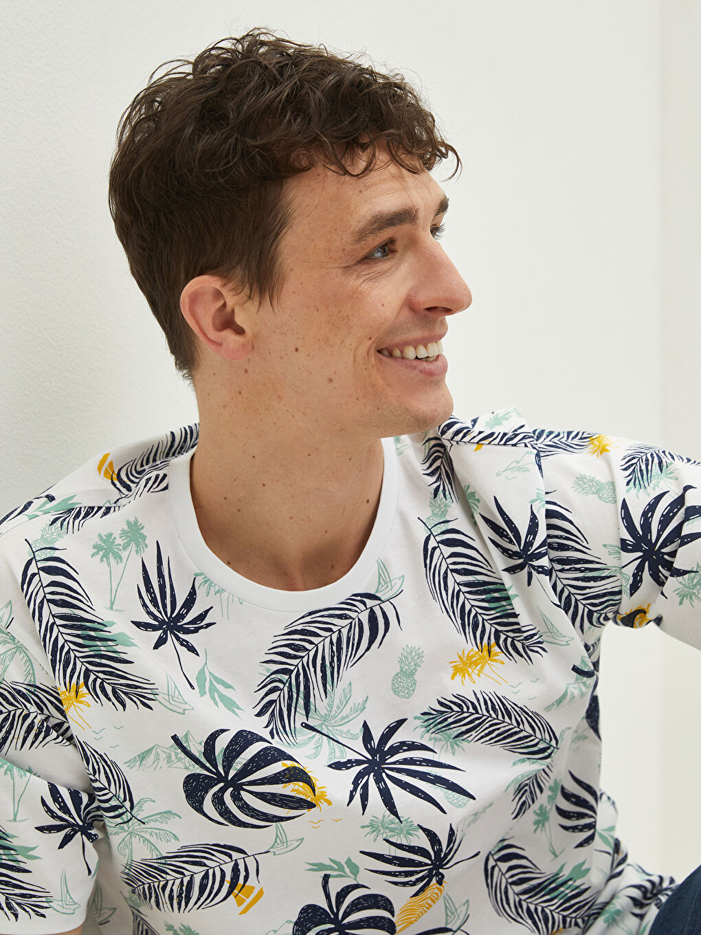 Beyaz Bisiklet Yaka Kısa Kollu Baskılı Penye Erkek Tişört-3