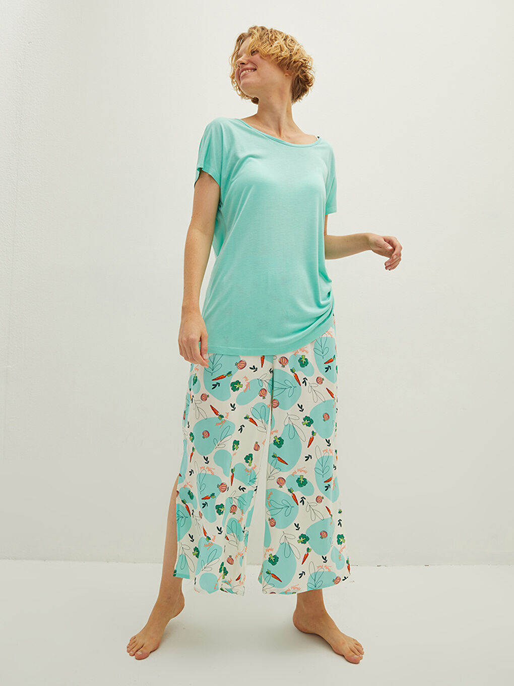 Ekru Bisiklet Yaka Baskılı Kısa Kollu Viskon Kadın Kaprili Pijama Takımı