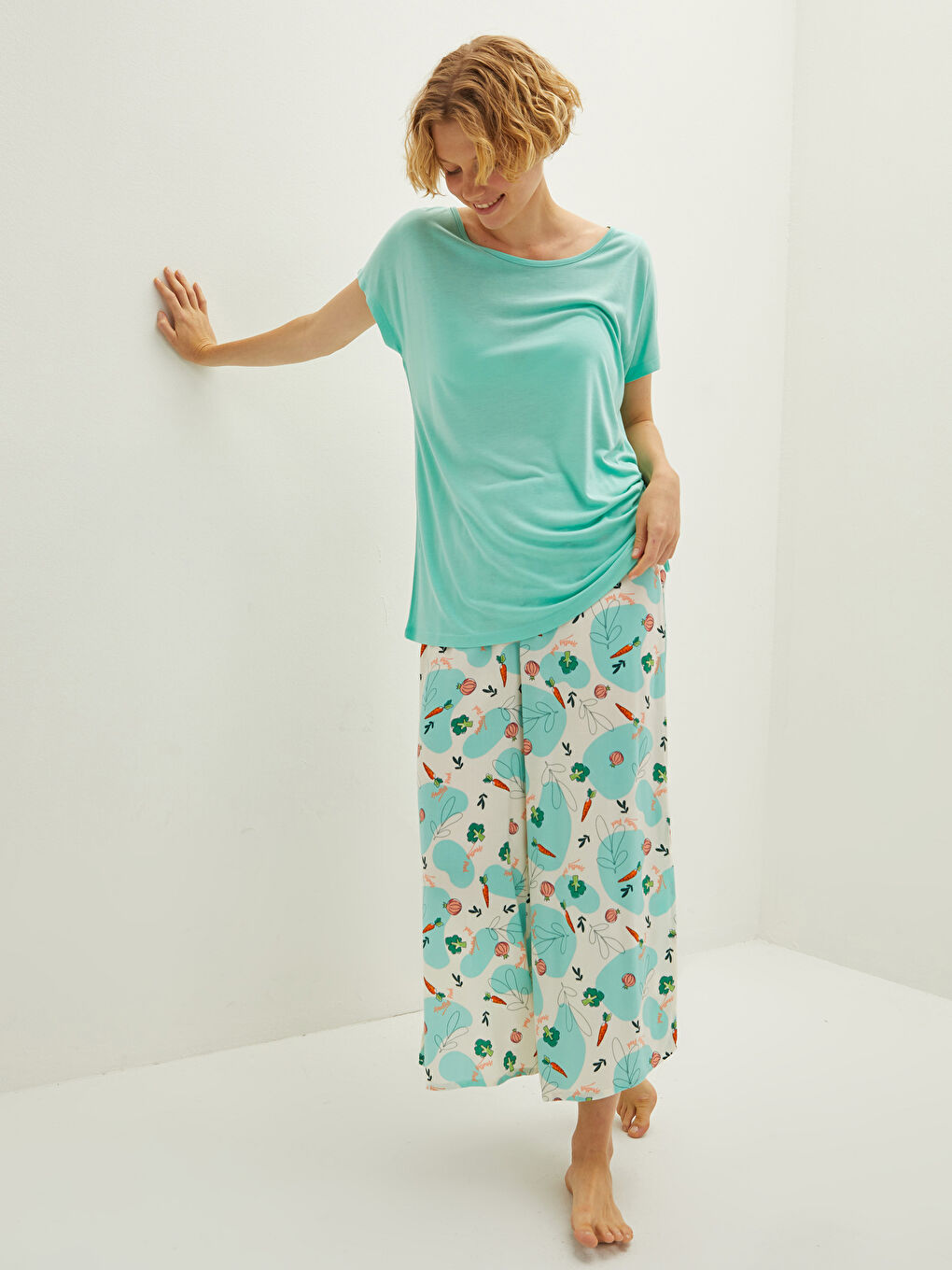 Ekru Bisiklet Yaka Baskılı Kısa Kollu Viskon Kadın Kaprili Pijama Takımı-1