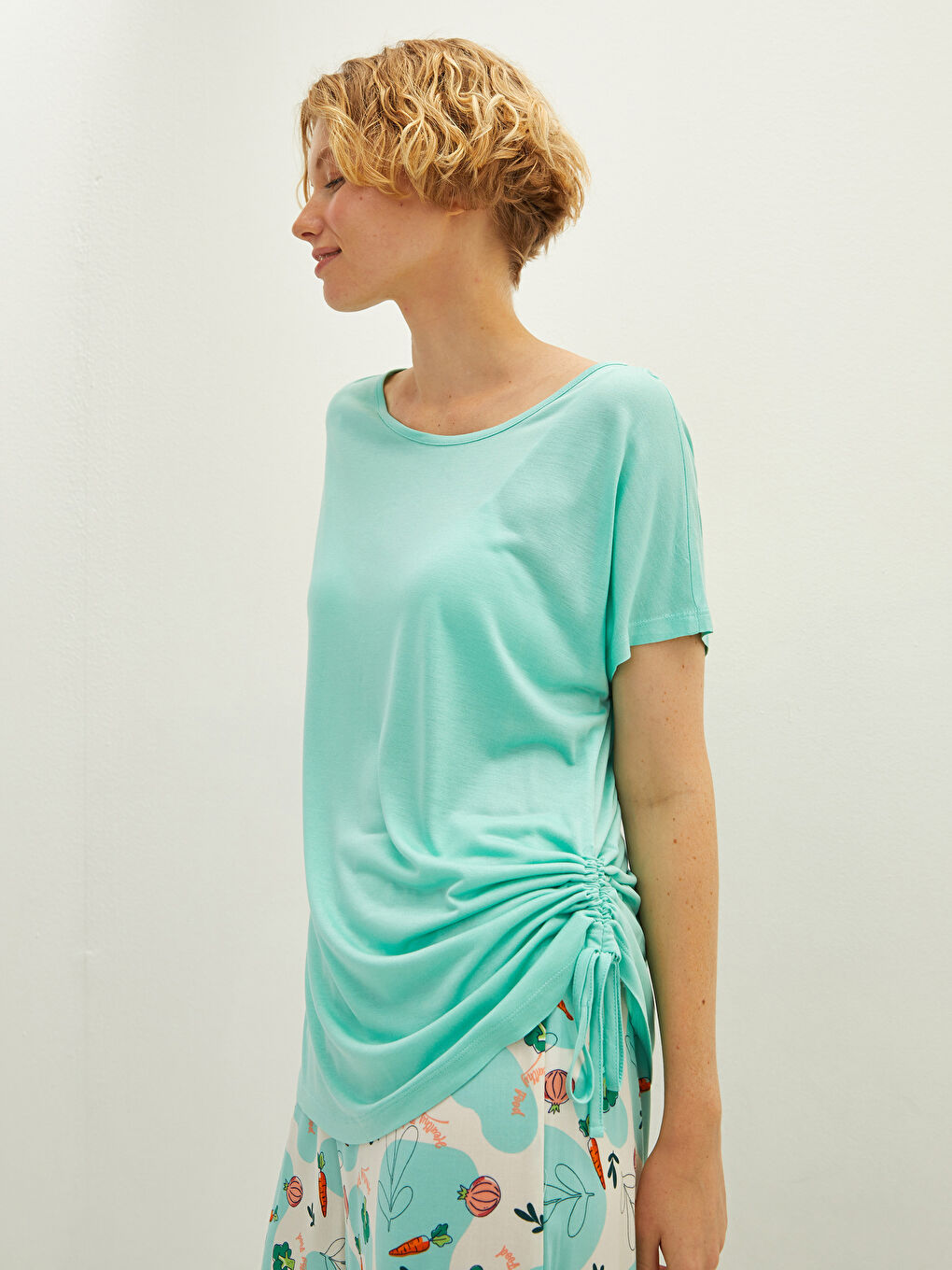 Ekru Bisiklet Yaka Baskılı Kısa Kollu Viskon Kadın Kaprili Pijama Takımı-2